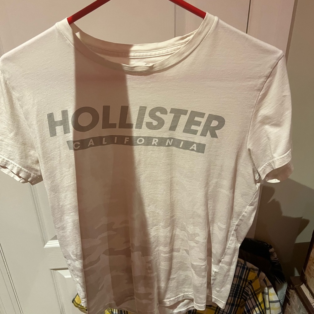 holister t-shirt